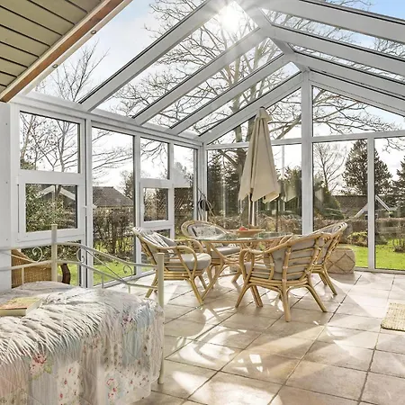 3 Bedroom Stunning In * Mesinge