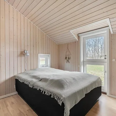 3 Bedroom Stunning In Semesterbostad Mesinge